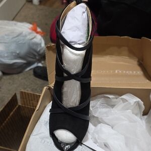 Chic Black Strappy Heels